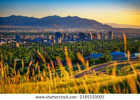 Salt Lake City skyline at sunset with Wasatch Mountains in the background, Utah, USA.