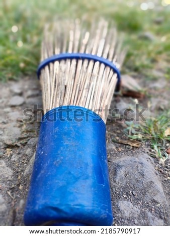 The appearance of a broken broom stick in the yard.