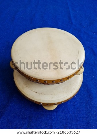 A tambourine percussion instrument to accompany the prophet's prayers for Muslims