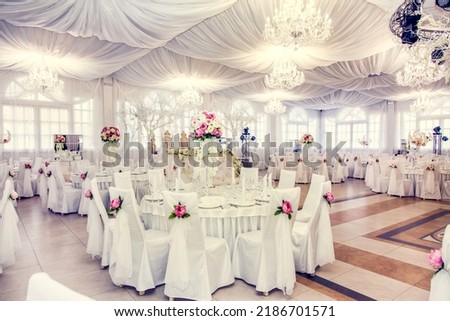 Before the wedding banquet. A large hall in the restaurant, prepared for a wedding dinner. Royalty-Free Stock Photo #2186701571