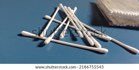 cotton swab can be used to clean earwax