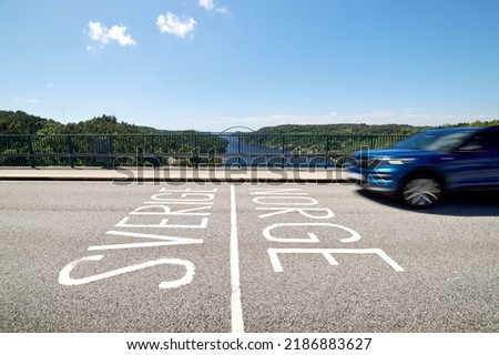 Motorist about to cross the national border between Norway and Sweden.