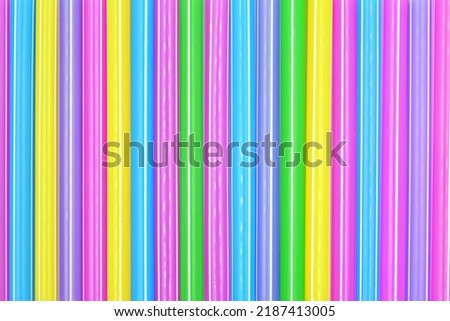 Straws in a variety of beautiful colors arranged in a row.