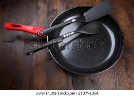 Empty cooking pan with turners