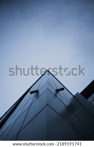 Building geometry with the sky on background