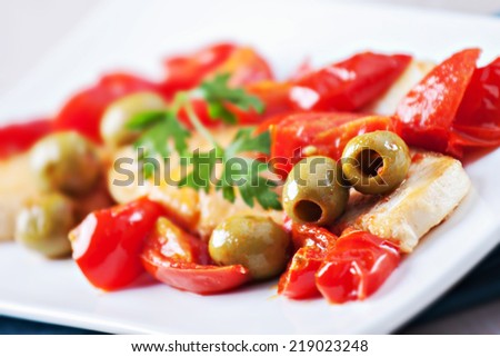 Fillet of halibut with tomatoes and olives