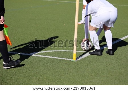 Symbol image Football: Footballer takes a corner kick