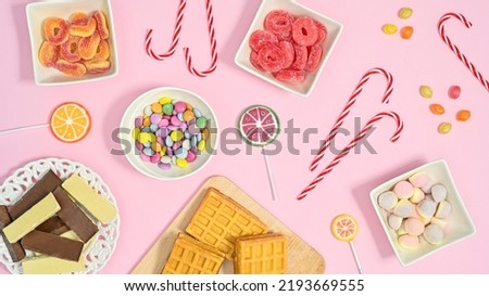 Sweet candies and lollipops pattern on pastel pink background. Dessert food concept. Flat lay