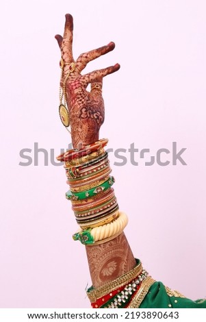 Beautiful Indian bride hand with mehandi design and jewelry