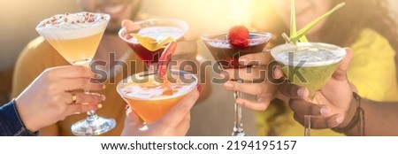 Happy young friends toasting with cocktails together - Food and beverage lifestyle concept - Selective focus
