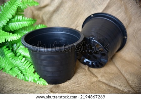 Picture of a plant pot, black, beautiful, good looking