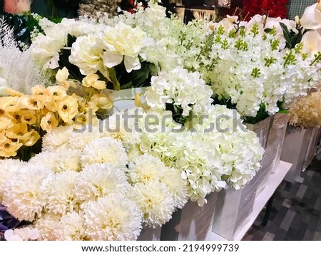 Beautiful and lovely artificial flowers in the shop for home and wedding place decoration. (Fake flowers, Plastic flowers) 