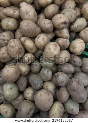 The vegetable in the picture is a potato. Potatoes are one type of tuber. Potato skin that looks brown.