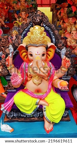 Ganesh Statue on the streets of Mumbai, Maharashtra for sale on the occasion of Ganesh Chaturthi. 
