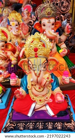 Ganesh Statues on the streets of Mumbai, Maharashtra for sale on the occasion of Ganesh Chaturthi. 