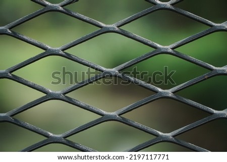Metal fence in the form of a mesh pattern