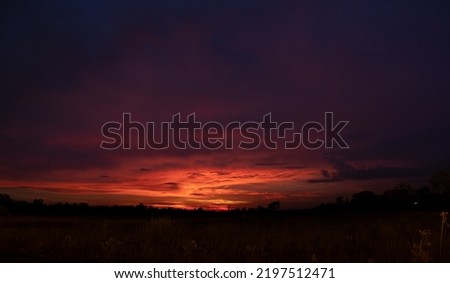 Picture of the setting sun, golden clouds at dusk
