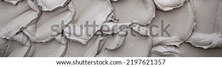 applying cement plaster in a thick layer on a concrete wall by a preliminary method