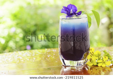 Fresh butterfly pea juice and butterfly pea flower