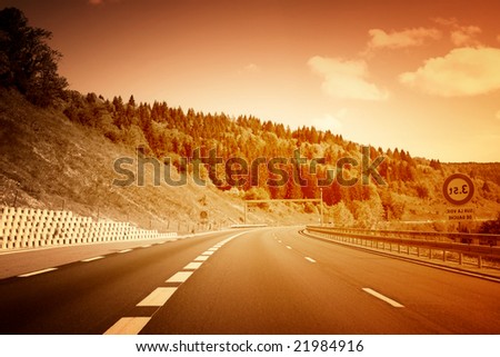 Picture of a empty highway.