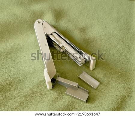 paper stapler tool for clamping paper for binding books