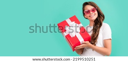 Teenager birthday. stylish teen girl in sunglasses hold giftbox. shopping time. cheerful kid hold present. Child with birthday gift, horizontal poster. Banner header with copy space.