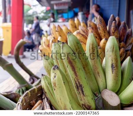 Bananas are one of the delicious fruits, easy to find Because many are sold by street vendors Because they are cheap, easy to grow and harvest time is relatively fast