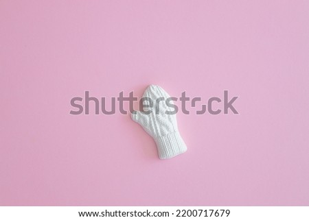 A plaster figure of a winter glove on a colored background