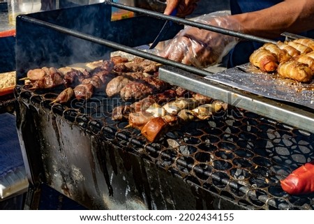 Churrasquinho, Carioca Barbecue is a popular street food of Rio de Janeiro. Usually is made with meat, chicken, sausage or pork, accompanies farofa and sauce