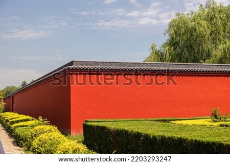 The red wall outside the temple