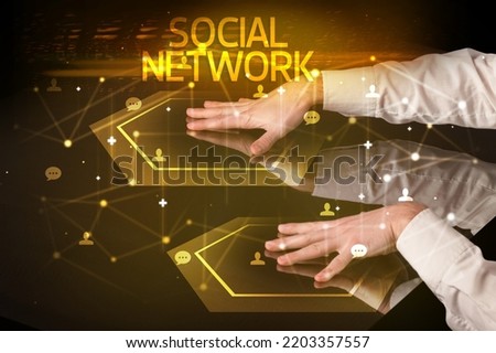 Navigating social networking with social icons