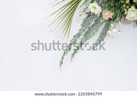 Flower arrangements. Flower and leaf pattern. List layout, copy space. Wedding decoration. Wedding background with flowers. Decor. Wallpapers. Texture.