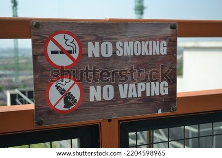 NO SMOKING NO VAPING IN HERE