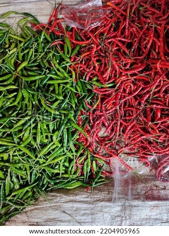 pictures of red chilies and green chilies in traditional markets