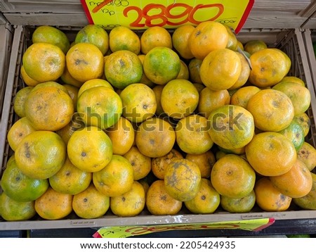 Pile of freshly picked oranges in basket. Orange basket in grocery store. 