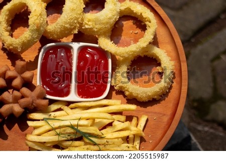 One of menu from So White Coffee Eatery, they called Platter, this picture about sausage, french fries, then onion ring.