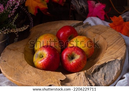 Freshly picked apples in a fruit bowl