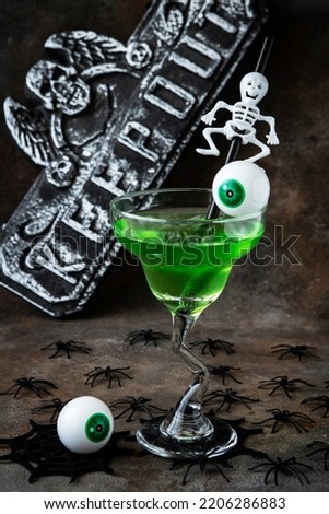 Halloween Cocktail - Green   Martini drink. Festive Halloween cocktail with Halloween decor for party