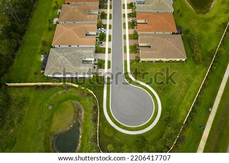 Aerial view of cul-de-sac at neighborhood street dead end with tightly packed homes in Florida closed living clubs. Family houses as example of real estate development in american suburbs