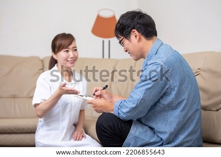 Nurse and patient filling out a questionnaire