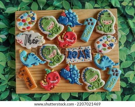 Beautiful dinosaurs and egg cookie art