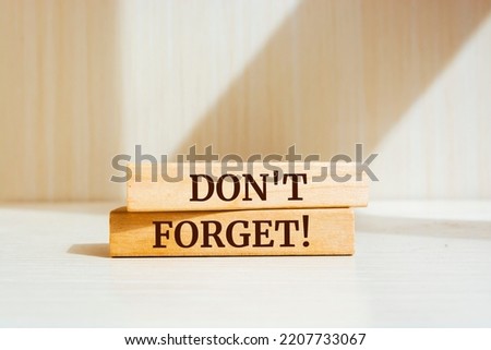 Wooden blocks with words 'Don't forget'.