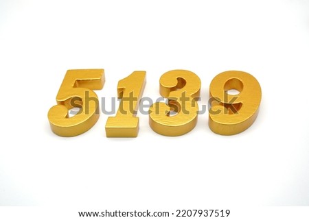  Number 5139 is made of gold-painted teak, 1 centimeter thick, placed on a white background to visualize it in 3D.                                