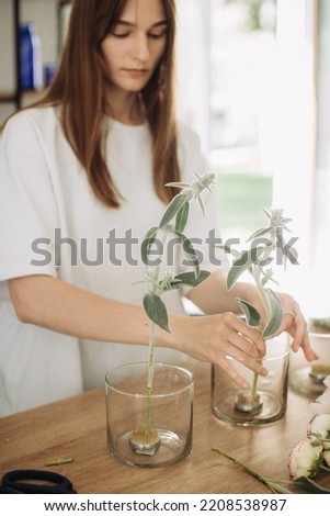 Florist making a bouquet of flowers - stock photo