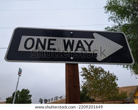 One way sign under blue sky