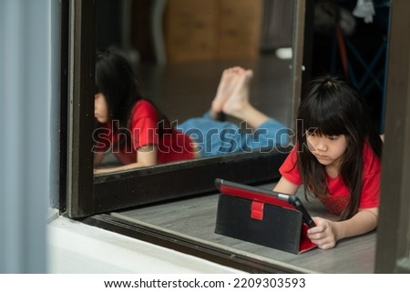 kid watching tablet, child addicted cartoon
