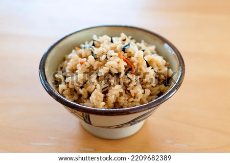 Kufajuicy (Okinawan-style cooked rice),Okinawa cuisine,japanese food,Rice mixed with Hijiki Seaweed, Carrots and pork broth.