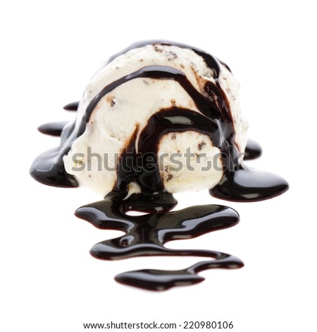 A scoop of stracciatella ice cream topped with chocolate sauce