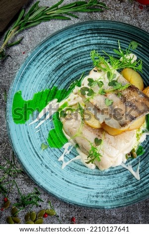 Fried perch with potatoes and cream sauce