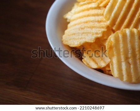 Picture of a bowl of cheese flavored potato chips.